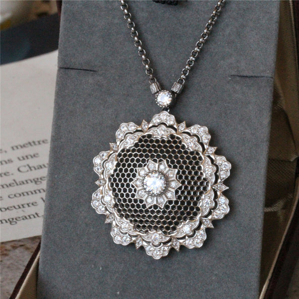 Collar Vintage de Plata Esterlina con Baño de Oro y Flor Delicada