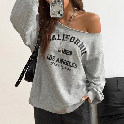 Playera Asimétrica para Mujer con Hombro Inclinado y Estampado de Letras - Image 4