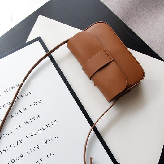 Bolsa Cuadrada Minimalista de Cuero para Celular - Image 10
