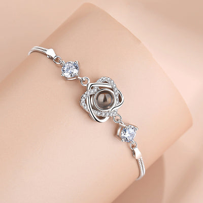 Pulsera de Plata con Doble Corazón y Proyección para Mujer - Image 4