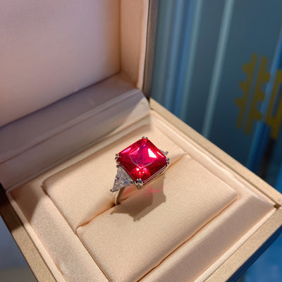 Anillo de Rubí y Esmeralda Sintética con Elegancia Clásica para Mujer - Image 4
