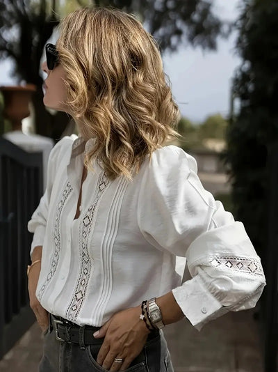 Blusa Blanca Elegante con Escote en V y Detalles de Encaje - Image 6