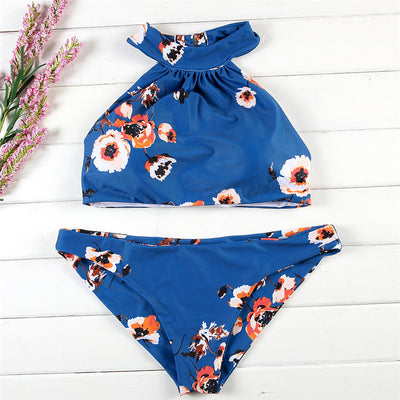 Traje de Baño Azul Estampado con Cuello Halter y Abertura - Image 6