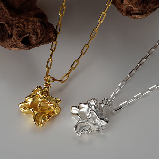 Aretes de Textura Plisada con Diseño Minimalista - Image 7