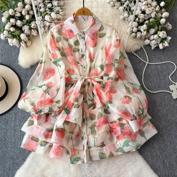 Jumpsuit Elegante con Cintura Ajustable, Volantes Escalonados y Detalles de Encaje Retro