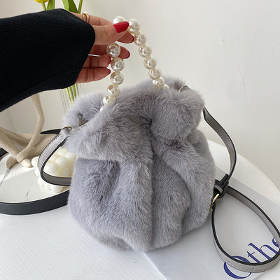Bolso Mensajero de Peluche con Perlas para Mujer - Diseño Trendy e Instagrameable - Image 2