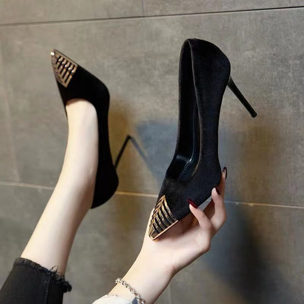 Tacones Altos Puntiagudos con Punta Metálica - Diseño Versátil y Elegante