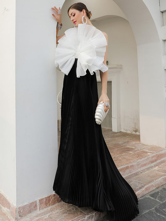Vestido Elegante Negro y Blanco con Flores Artesanales y Dobladillo Plisado - Image 4