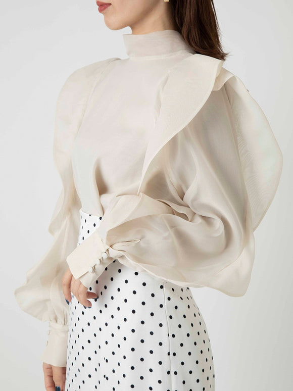 Blusa Chiffon con Cuello Alzado y Volantes Estampados