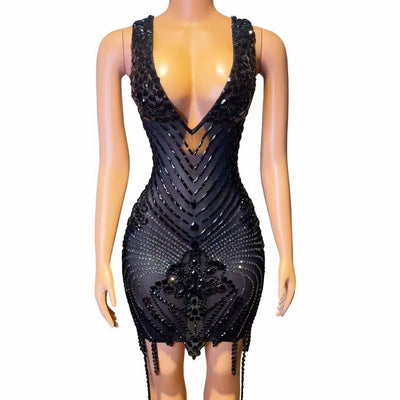 Vestido de Fiesta Ajustado con Escote en V y Detalles de Strass