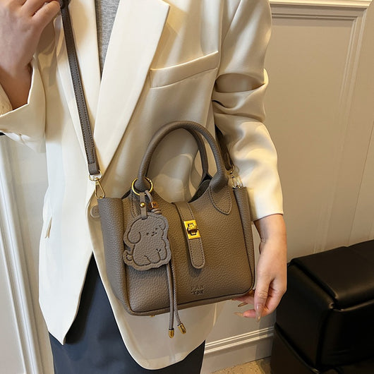 Bolsa Mensajera de Moda Estilo Bucket - Portátil y Versátil - Image 39