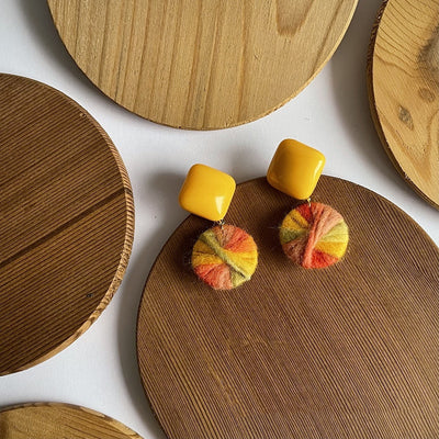 Aretes de Clip Gradiente Trenzados - Diseño Colorido y Moderno - Image 8