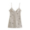 Vestido Mini Feng con Escote V y Detalles de Cristales