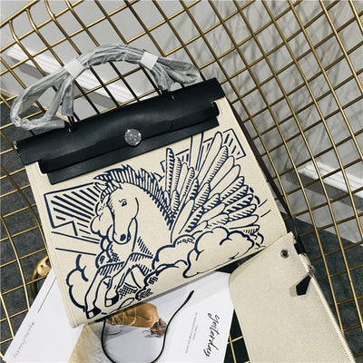 Bolso Kelly Canvas y Cuero con Correa Diagonal - Diseño Pegasus Graffiti - Image 6