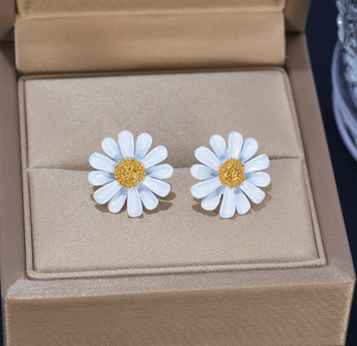 Aretes de Margarita Delicados - Conjunto de Joyería Floral - Image 10