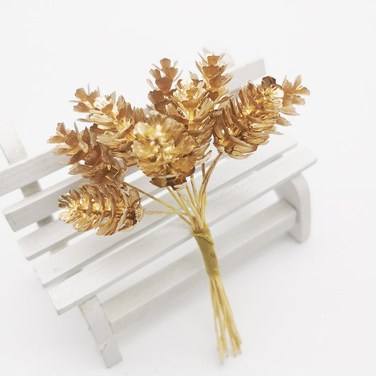 Decoración Navideña Artesanal con Piñas y Ramas de Pino - Image 10