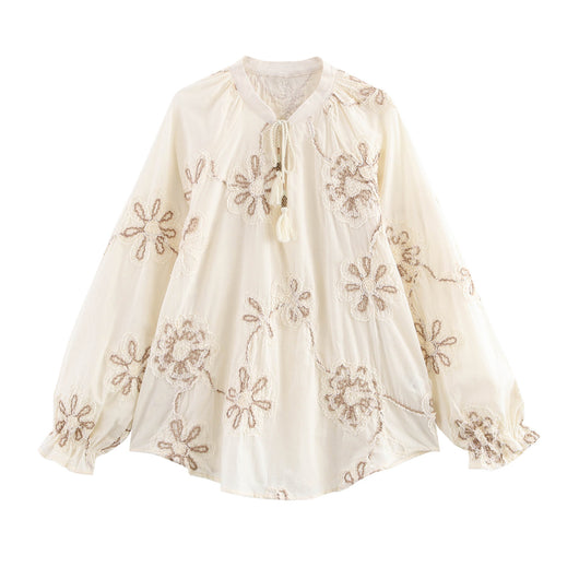 Blusa Elegante con Bordados Florales y Cuello en V - Image 5