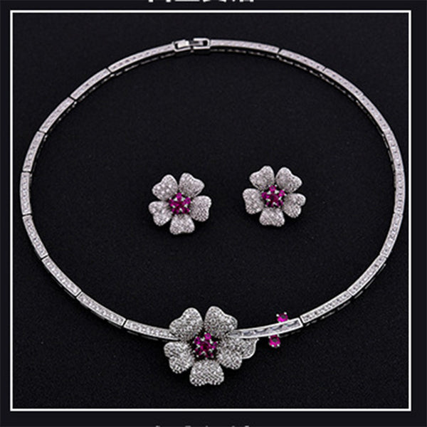 Conjunto de Collar y Aretes Camelia con Circonita
