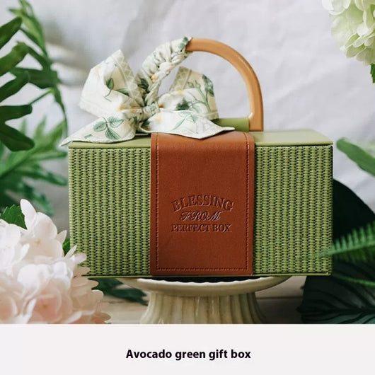 Caja de Chocolates para Bodas en Cuero Premium - Elegancia Portátil - Image 10