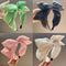 Diadema Oversized con Lazo Seersucker - Accesorio de Moda de Alto Impacto