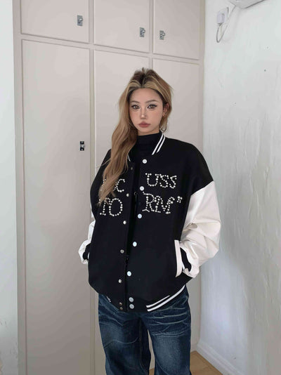 Chaqueta Beisbolera Retro para Mujer con Detalles de Cuentas - Image 3
