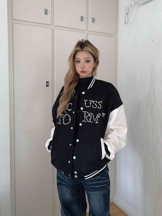 Chaqueta Beisbolera Retro para Mujer con Detalles de Cuentas - Image 3