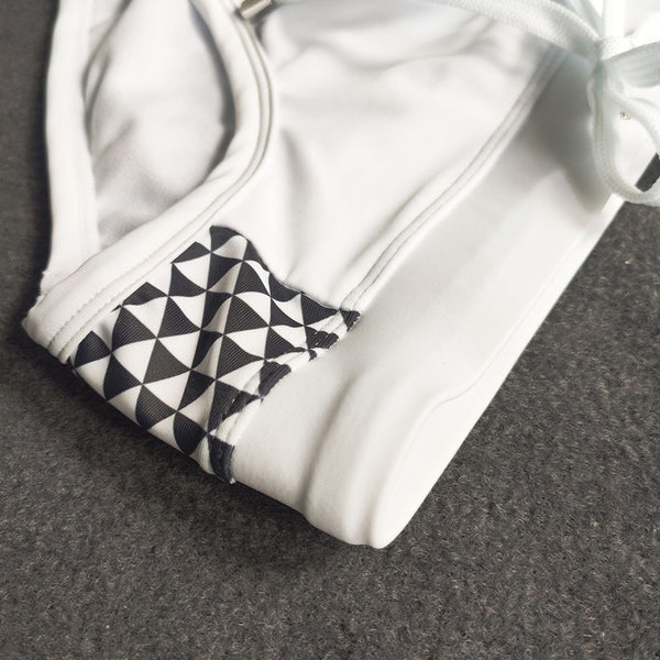 Braga Bikini Clásica Blanco y Negro con Copas