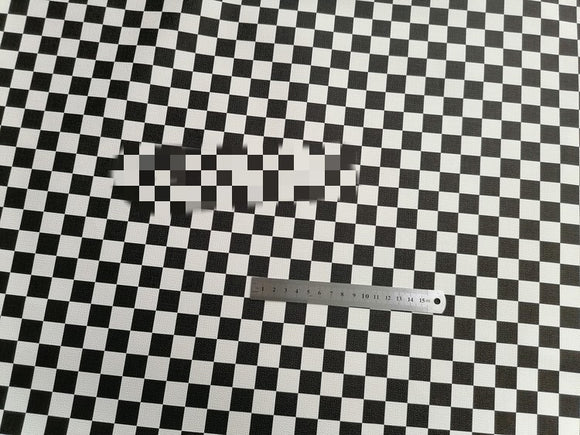 Revestimiento de Pared a Cuadros Blanco y Negro en Cuero Sintético