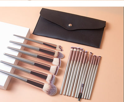 Set de 18 Brochas de Maquillaje Profesional con Mango de Madera Maciza - Image 18