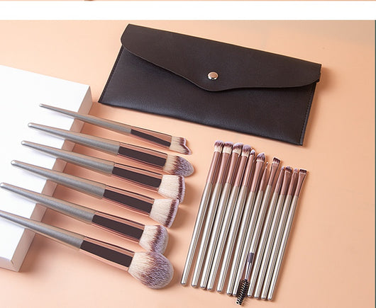 Set de 18 Brochas de Maquillaje Profesional con Mango de Madera Maciza - Image 18