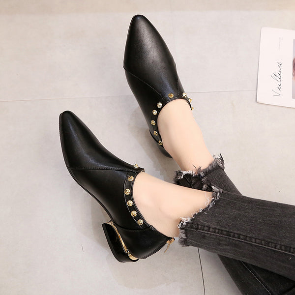 Zapatos Casuales para Mujer con Punta Afilada y Remaches de Moda