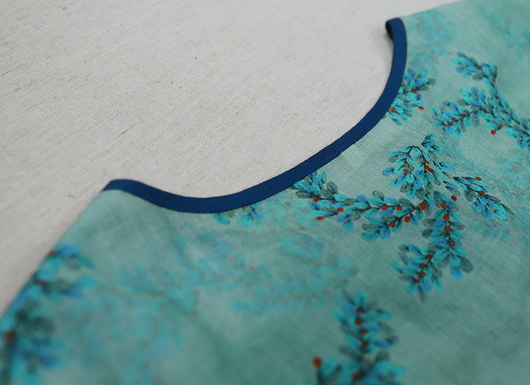 Vestido de Lino y Algodón Floral Estilo Verano con Cinturón Contraste - Image 10