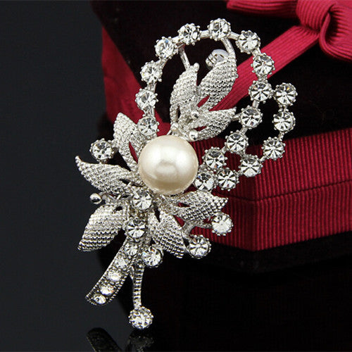 Broche Floral con Perlas y Cristales Brillantes - Image 5