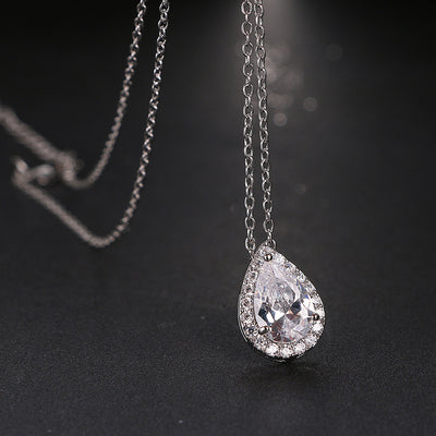 Collar y Aretes de Gemas en Forma de Gota de Agua - Image 11