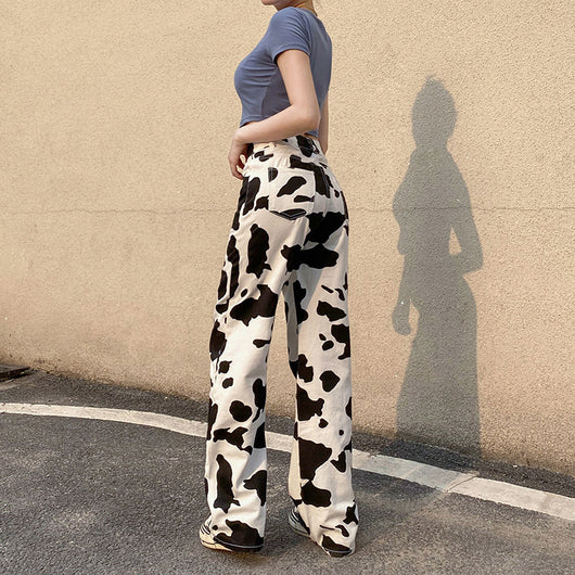 Pantalones Rectos con Patrón de Vaca en Contraste Blanco y Negro - Image 11