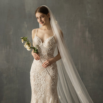 Vestido de Novia con Cola Larga en Tul y Perlas para Ceremonia Religiosa - Image 3