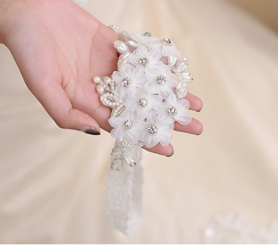 Liguero Nupcial con Cristales y Flores de Perla - Image 12