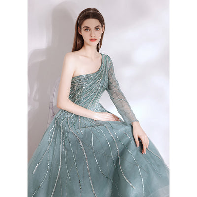 Vestido de Fiesta Turquesa Elegante con Hombro Descubierto y Detalles Brillantes - Image 3
