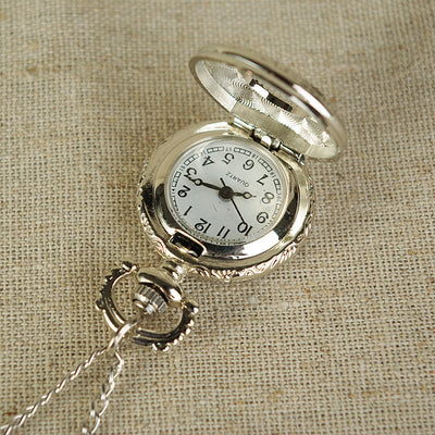 Reloj de Bolsillo Plateado con Números Romanos - Image 12