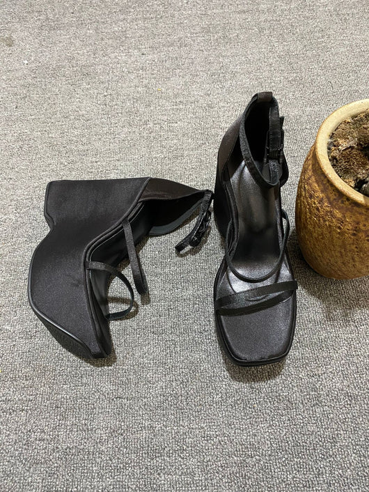 Sandalias Cuña con Punta Cuadrada y Tacón Stiletto - Image 6