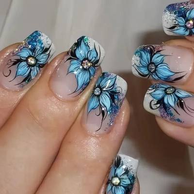 Set de 24 Uñas Postizas con Diseños de Mariposas, Flores y Estampado Vaca con Cristales