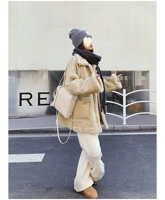 Abrigo de Invierno para Mujer en Lana de Cordero con Detalles de Piel - Image 10
