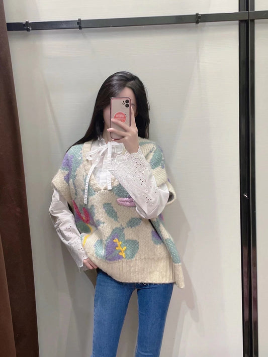Blusa Tipo Tank Escotado con Bordado Elegante