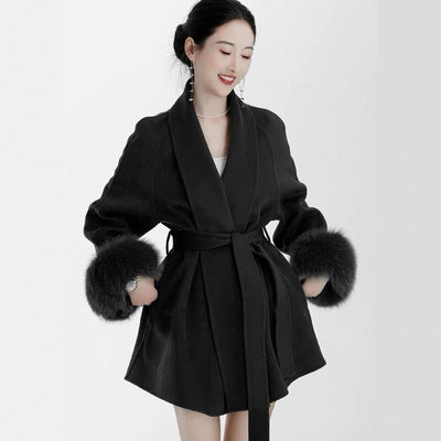 Abrigo Corto Elegante de Cashmira Reversible con Cuello de Zorro Negro - Image 5