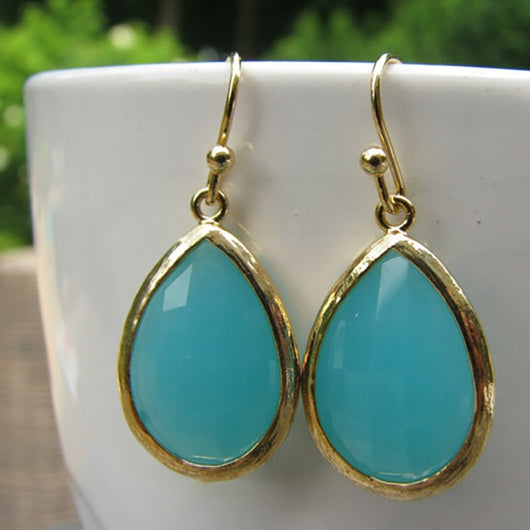 Aretes Largos de Cristal Verde Menta - Elegancia y Estilo Contemporáneo