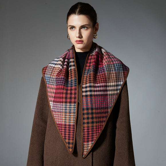Chal Triangular de Lana Otoño-Invierno con Estampado Tartán y Pata de Gallo