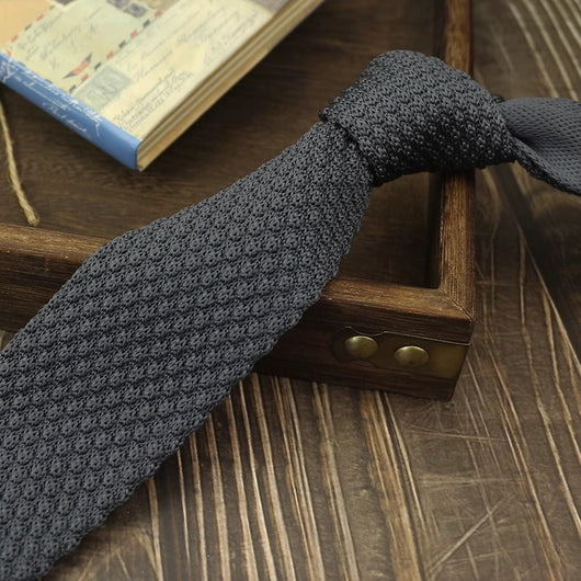 Corbata Tejida Estilo Universitario Angosta para Hombre y Mujer - Image 5