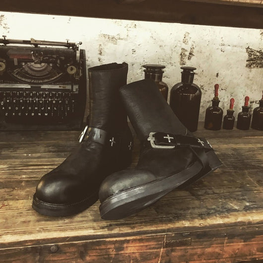 Botas Martin Punk con Remaches - Estilo Urbano Masculino - Image 3