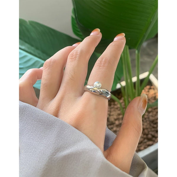 Anillo de Plata Esterlina con Perla Geométrica - Diseño Luxury Minimalista