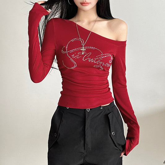 Blusa Fuera del Hombro con Detalle de Letras y Escote Asimétrico
